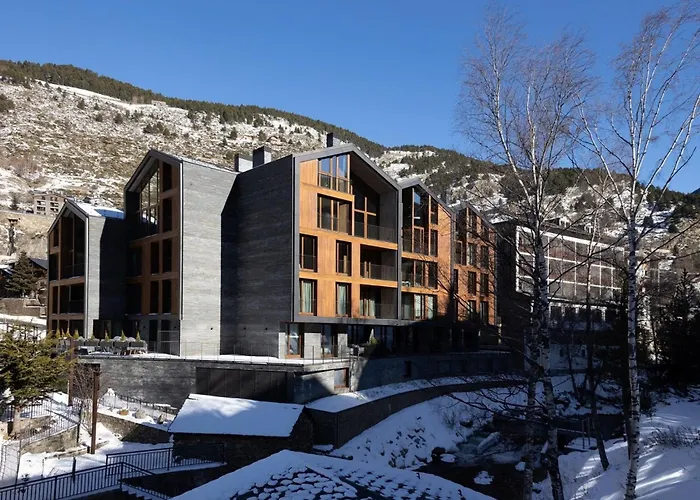 Isard Homes & Spa By Select Rentals
