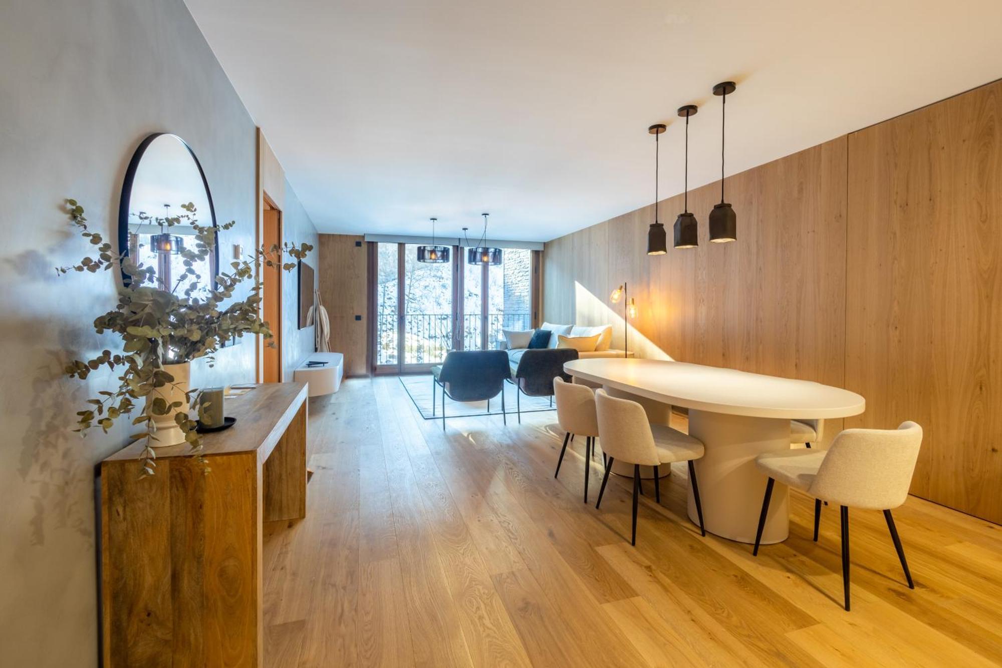 Isard Homes & By Select Apartament