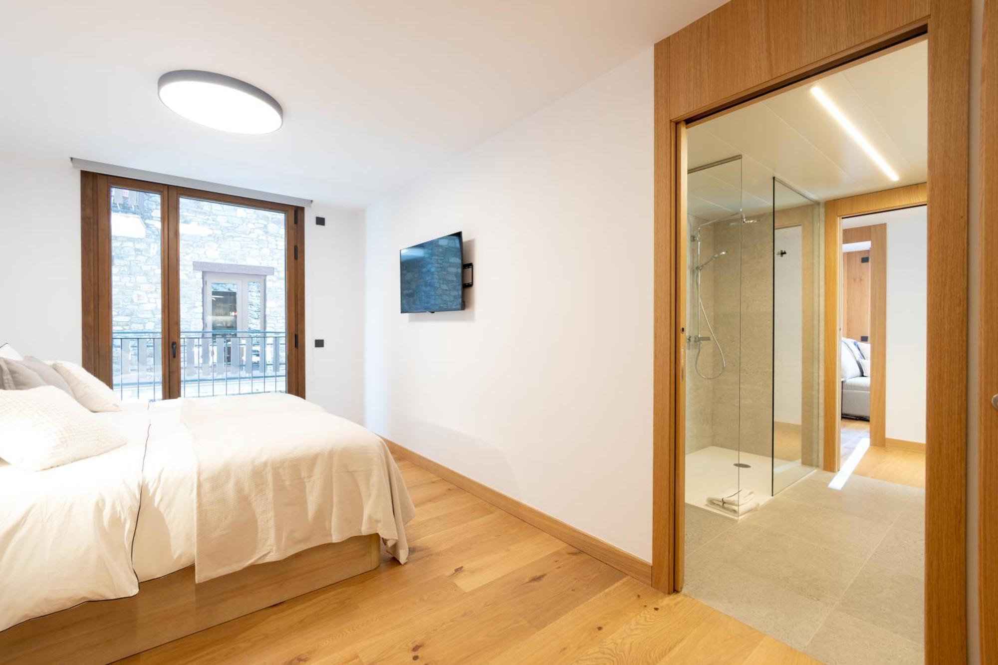 Isard Homes & By Select Apartament *