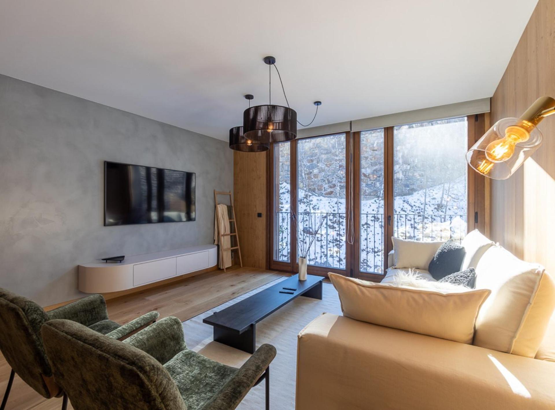 Isard Homes & By Select Apartament